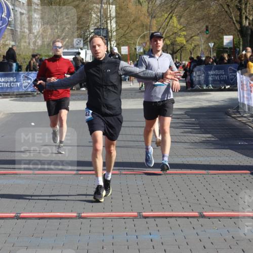 12.04.2026 - 45. Internationalen Wilhelmsburger Insellauf Strokosch-Dieckow http://msf.ph/oto/9453497 12.04.2026 10:40:11 Ziel 3442, 5688, 3834, 4629 meine-sportfotos.de