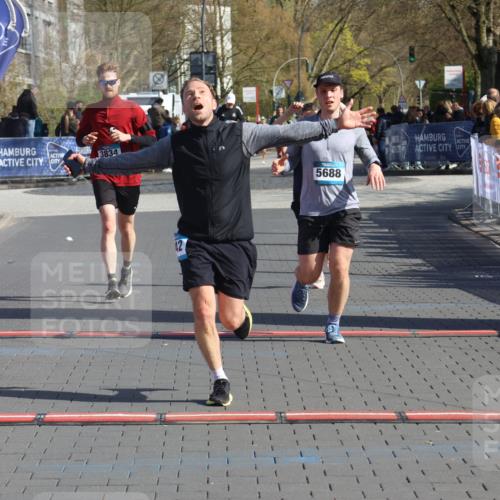 12.04.2026 - 45. Internationalen Wilhelmsburger Insellauf Strokosch-Dieckow http://msf.ph/oto/9453505 12.04.2026 10:40:11 Ziel 3442, 5688, 3834, 4629 meine-sportfotos.de