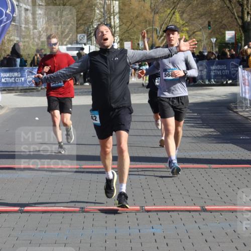 12.04.2026 - 45. Internationalen Wilhelmsburger Insellauf Strokosch-Dieckow http://msf.ph/oto/9453513 12.04.2026 10:40:12 Ziel 3442, 5688, 3834, 4629 meine-sportfotos.de