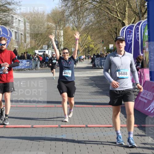 12.04.2026 - 45. Internationalen Wilhelmsburger Insellauf Strokosch-Dieckow http://msf.ph/oto/9453533 12.04.2026 10:40:14 Ziel 3442, 5688, 3834, 4629 meine-sportfotos.de
