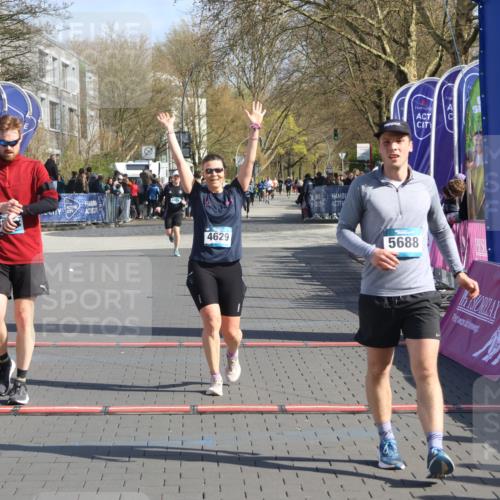 12.04.2026 - 45. Internationalen Wilhelmsburger Insellauf Strokosch-Dieckow http://msf.ph/oto/9453536 12.04.2026 10:40:14 Ziel 3442, 5688, 3834, 4629 meine-sportfotos.de
