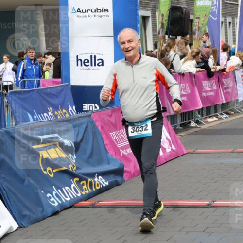 12.04.2026 - 45. Internationalen Wilhelmsburger Insellauf Strokosch-Dieckow http://msf.ph/oto/9453539 12.04.2026 13:06:26 Ziel 3032, 4391, 5323, 4432, 4236 meine-sportfotos.de