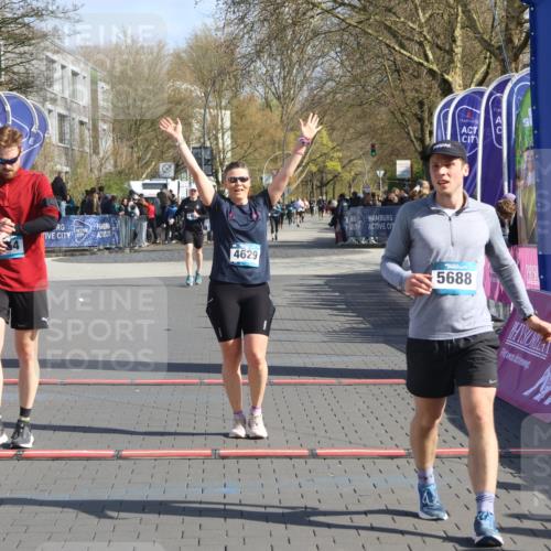 12.04.2026 - 45. Internationalen Wilhelmsburger Insellauf Strokosch-Dieckow http://msf.ph/oto/9453544 12.04.2026 10:40:15 Ziel 3442, 5688, 3834, 4629 meine-sportfotos.de