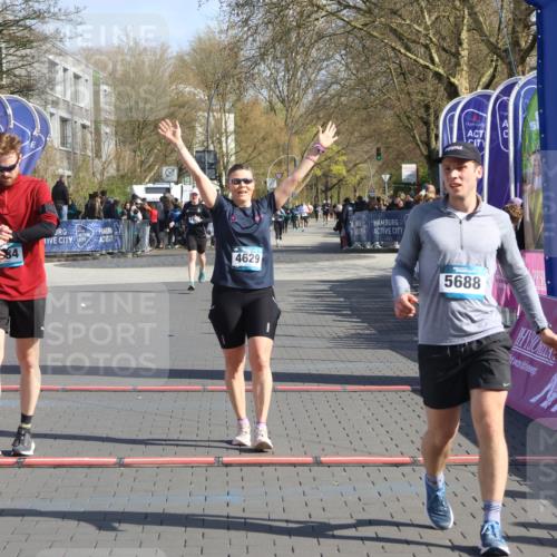12.04.2026 - 45. Internationalen Wilhelmsburger Insellauf Strokosch-Dieckow http://msf.ph/oto/9453547 12.04.2026 10:40:15 Ziel 3442, 5688, 3834, 4629 meine-sportfotos.de