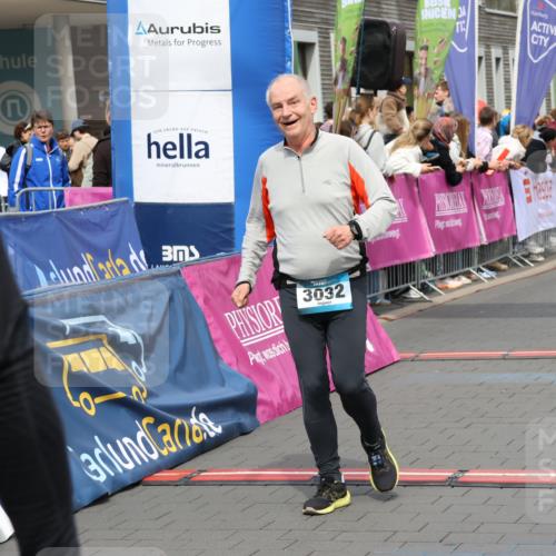 12.04.2026 - 45. Internationalen Wilhelmsburger Insellauf Strokosch-Dieckow http://msf.ph/oto/9453548 12.04.2026 13:06:26 Ziel 3032, 4391, 5323, 4432, 4236 meine-sportfotos.de