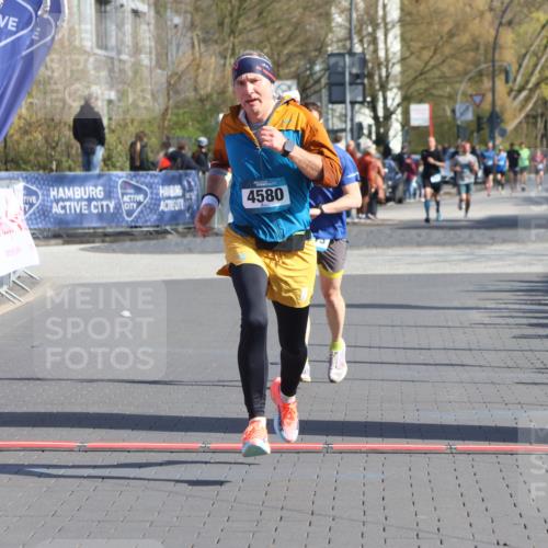12.04.2026 - 45. Internationalen Wilhelmsburger Insellauf Strokosch-Dieckow http://msf.ph/oto/9453553 12.04.2026 10:28:08 Ziel 4580, 2213 meine-sportfotos.de