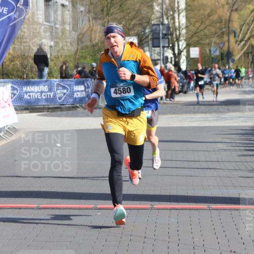 12.04.2026 - 45. Internationalen Wilhelmsburger Insellauf Strokosch-Dieckow http://msf.ph/oto/9453556 12.04.2026 10:28:08 Ziel 4580, 2213 meine-sportfotos.de