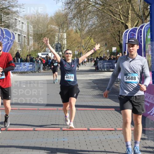 12.04.2026 - 45. Internationalen Wilhelmsburger Insellauf Strokosch-Dieckow http://msf.ph/oto/9453558 12.04.2026 10:40:15 Ziel 3442, 5688, 3834, 4629 meine-sportfotos.de