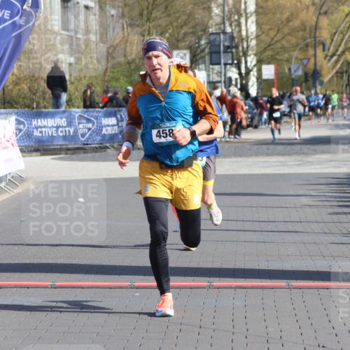 12.04.2026 - 45. Internationalen Wilhelmsburger Insellauf Strokosch-Dieckow http://msf.ph/oto/9453559 12.04.2026 10:28:08 Ziel 4580, 2213 meine-sportfotos.de