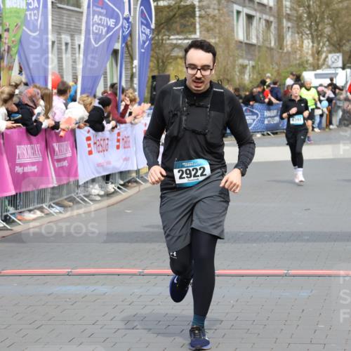 12.04.2026 - 45. Internationalen Wilhelmsburger Insellauf Strokosch-Dieckow http://msf.ph/oto/9453560 12.04.2026 13:06:22 Ziel 2922, 3032, 4391 meine-sportfotos.de