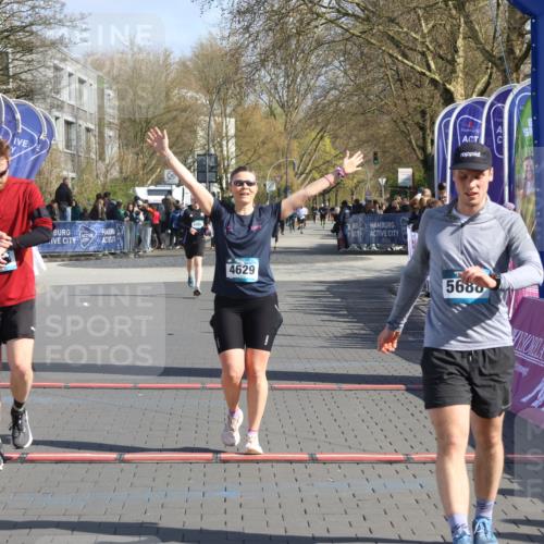 12.04.2026 - 45. Internationalen Wilhelmsburger Insellauf Strokosch-Dieckow http://msf.ph/oto/9453564 12.04.2026 10:40:15 Ziel 3442, 5688, 3834, 4629 meine-sportfotos.de