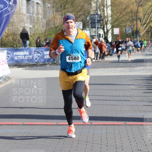 12.04.2026 - 45. Internationalen Wilhelmsburger Insellauf Strokosch-Dieckow http://msf.ph/oto/9453565 12.04.2026 10:28:08 Ziel 4580, 2213 meine-sportfotos.de