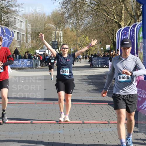 12.04.2026 - 45. Internationalen Wilhelmsburger Insellauf Strokosch-Dieckow http://msf.ph/oto/9453567 12.04.2026 10:40:15 Ziel 3442, 5688, 3834, 4629 meine-sportfotos.de