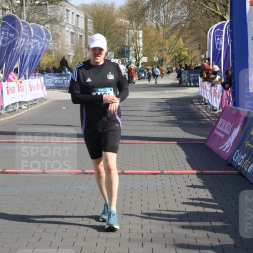 12.04.2026 - 45. Internationalen Wilhelmsburger Insellauf Strokosch-Dieckow http://msf.ph/oto/9453570 12.04.2026 10:40:23 Ziel 4401, 2100 meine-sportfotos.de