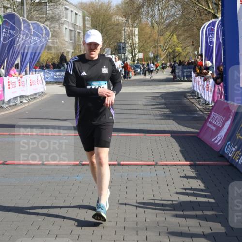 12.04.2026 - 45. Internationalen Wilhelmsburger Insellauf Strokosch-Dieckow http://msf.ph/oto/9453573 12.04.2026 10:40:23 Ziel 4401, 2100 meine-sportfotos.de