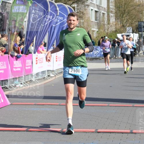 12.04.2026 - 45. Internationalen Wilhelmsburger Insellauf Strokosch-Dieckow http://msf.ph/oto/9453579 12.04.2026 10:40:25 Ziel 4401, 2100 meine-sportfotos.de