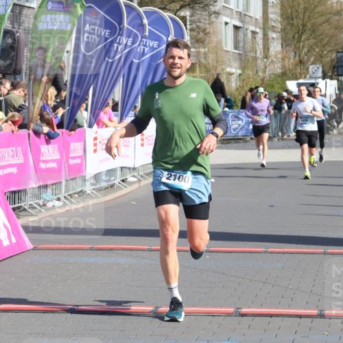 12.04.2026 - 45. Internationalen Wilhelmsburger Insellauf Strokosch-Dieckow http://msf.ph/oto/9453582 12.04.2026 10:40:25 Ziel 4401, 2100 meine-sportfotos.de