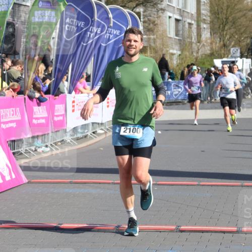 12.04.2026 - 45. Internationalen Wilhelmsburger Insellauf Strokosch-Dieckow http://msf.ph/oto/9453584 12.04.2026 10:40:25 Ziel 4401, 2100 meine-sportfotos.de