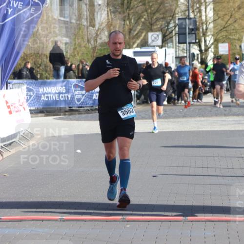 12.04.2026 - 45. Internationalen Wilhelmsburger Insellauf Strokosch-Dieckow http://msf.ph/oto/9453585 12.04.2026 10:28:24 Ziel 4651, 3562 meine-sportfotos.de