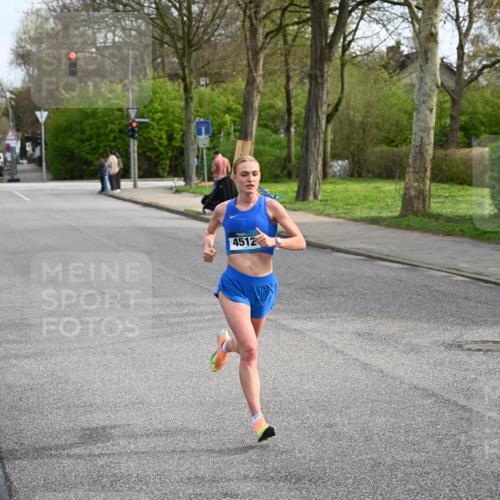 12.04.2026 - 45. Internationalen Wilhelmsburger Insellauf J. Mangold http://msf.ph/oto/9453593 12.04.2026 10:12:11 Ziel 4512, 2873 meine-sportfotos.de