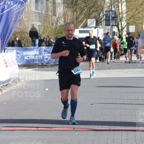 12.04.2026 - 45. Internationalen Wilhelmsburger Insellauf Strokosch-Dieckow http://msf.ph/oto/9453595 12.04.2026 10:28:24 Ziel 4651, 3562 meine-sportfotos.de