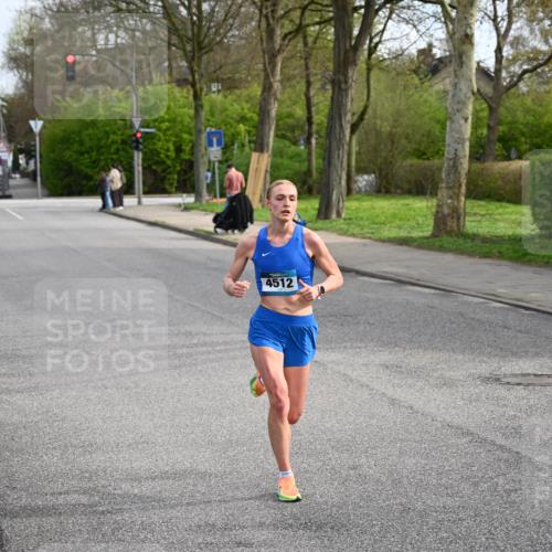 12.04.2026 - 45. Internationalen Wilhelmsburger Insellauf J. Mangold http://msf.ph/oto/9453596 12.04.2026 10:12:11 Ziel 4512, 2873 meine-sportfotos.de