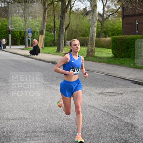 12.04.2026 - 45. Internationalen Wilhelmsburger Insellauf J. Mangold http://msf.ph/oto/9453608 12.04.2026 10:12:11 Ziel 4512, 2873 meine-sportfotos.de
