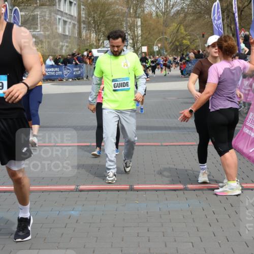 12.04.2026 - 45. Internationalen Wilhelmsburger Insellauf Strokosch-Dieckow http://msf.ph/oto/9453621 12.04.2026 13:06:09 Ziel 5486, 4619, 3316, 4219, 5848 meine-sportfotos.de
