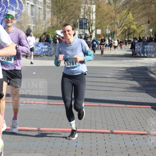 12.04.2026 - 45. Internationalen Wilhelmsburger Insellauf Strokosch-Dieckow http://msf.ph/oto/9453637 12.04.2026 10:40:32 Ziel 4490, 3781, 3785 meine-sportfotos.de