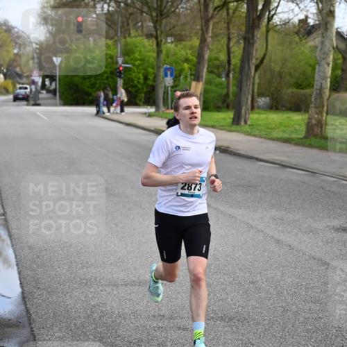 12.04.2026 - 45. Internationalen Wilhelmsburger Insellauf J. Mangold http://msf.ph/oto/9453653 12.04.2026 10:12:25 Ziel 2873 meine-sportfotos.de
