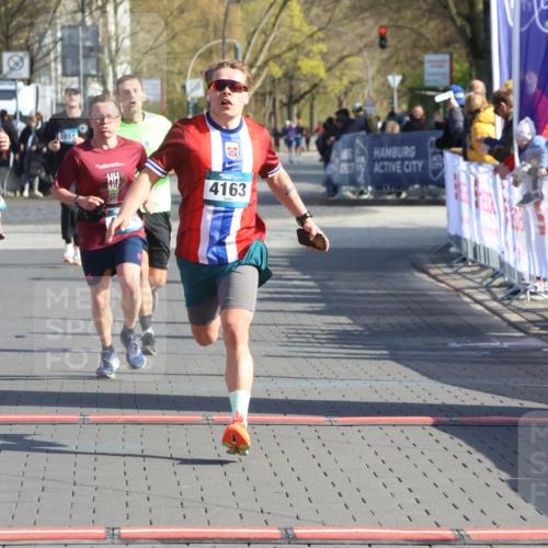 12.04.2026 - 45. Internationalen Wilhelmsburger Insellauf Strokosch-Dieckow http://msf.ph/oto/9453660 12.04.2026 10:28:35 Ziel 2265, 5473, 4163, 4214, 2022, 4068, 4294 meine-sportfotos.de