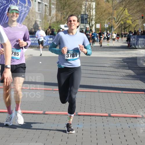 12.04.2026 - 45. Internationalen Wilhelmsburger Insellauf Strokosch-Dieckow http://msf.ph/oto/9453661 12.04.2026 10:40:32 Ziel 4490, 3781, 3785 meine-sportfotos.de