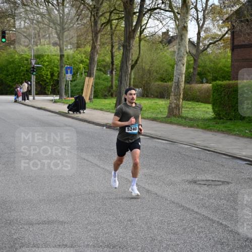 12.04.2026 - 45. Internationalen Wilhelmsburger Insellauf J. Mangold http://msf.ph/oto/9453663 12.04.2026 10:13:13 Ziel 5240, 5514, 2119, 3979 meine-sportfotos.de