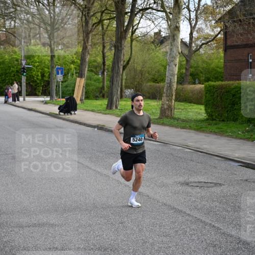 12.04.2026 - 45. Internationalen Wilhelmsburger Insellauf J. Mangold http://msf.ph/oto/9453668 12.04.2026 10:13:14 Ziel 5240, 5514, 5514, 2119, 3979 meine-sportfotos.de