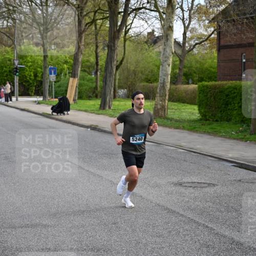 12.04.2026 - 45. Internationalen Wilhelmsburger Insellauf J. Mangold http://msf.ph/oto/9453672 12.04.2026 10:13:14 Ziel 5240, 5514, 5514, 2119, 3979 meine-sportfotos.de