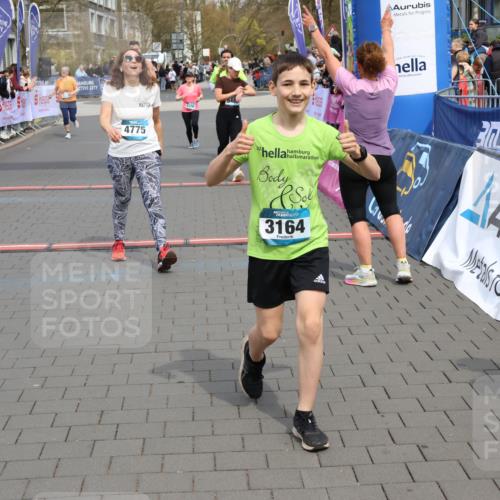 12.04.2026 - 45. Internationalen Wilhelmsburger Insellauf Strokosch-Dieckow http://msf.ph/oto/9453675 12.04.2026 13:06:05 Ziel 3782, 3164, 4452, 4775, 5486, 4619, 3316 meine-sportfotos.de