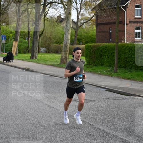 12.04.2026 - 45. Internationalen Wilhelmsburger Insellauf J. Mangold http://msf.ph/oto/9453683 12.04.2026 10:13:14 Ziel 5240, 5514, 5514, 2119, 3979 meine-sportfotos.de
