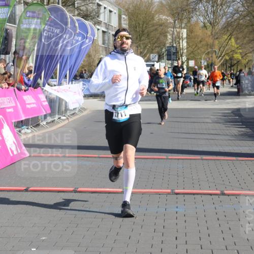 12.04.2026 - 45. Internationalen Wilhelmsburger Insellauf Strokosch-Dieckow http://msf.ph/oto/9453684 12.04.2026 10:40:40 Ziel 2711 meine-sportfotos.de