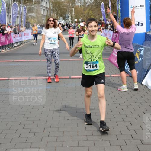 12.04.2026 - 45. Internationalen Wilhelmsburger Insellauf Strokosch-Dieckow http://msf.ph/oto/9453691 12.04.2026 13:06:05 Ziel 3782, 3164, 4452, 4775, 5486, 4619, 3316 meine-sportfotos.de