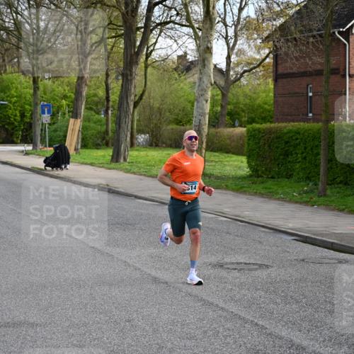 12.04.2026 - 45. Internationalen Wilhelmsburger Insellauf J. Mangold http://msf.ph/oto/9453697 12.04.2026 10:13:30 Ziel 5514, 2119, 3979 meine-sportfotos.de