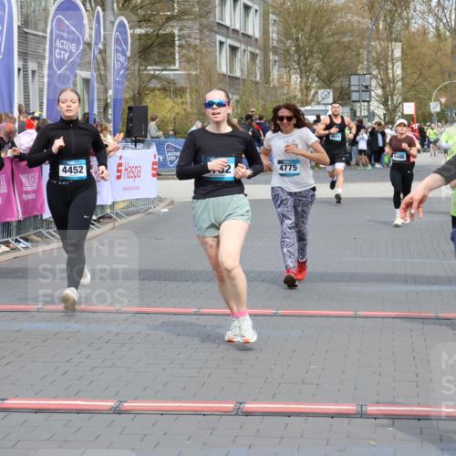 12.04.2026 - 45. Internationalen Wilhelmsburger Insellauf Strokosch-Dieckow http://msf.ph/oto/9453698 12.04.2026 13:06:01 Ziel 5414, 4126, 3782, 3164, 4452, 4775 meine-sportfotos.de