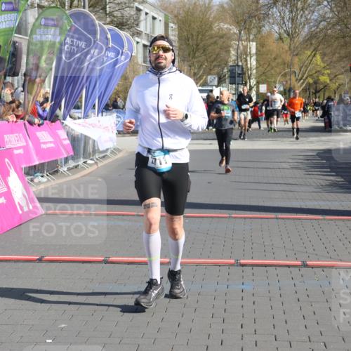 12.04.2026 - 45. Internationalen Wilhelmsburger Insellauf Strokosch-Dieckow http://msf.ph/oto/9453699 12.04.2026 10:40:40 Ziel 2711 meine-sportfotos.de