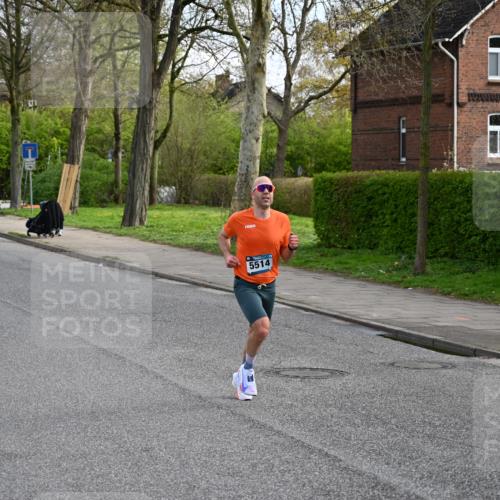 12.04.2026 - 45. Internationalen Wilhelmsburger Insellauf J. Mangold http://msf.ph/oto/9453701 12.04.2026 10:13:30 Ziel 5514, 2119, 3979 meine-sportfotos.de
