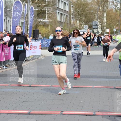 12.04.2026 - 45. Internationalen Wilhelmsburger Insellauf Strokosch-Dieckow http://msf.ph/oto/9453705 12.04.2026 13:06:01 Ziel 5414, 4126, 3782, 3164, 4452, 4775 meine-sportfotos.de