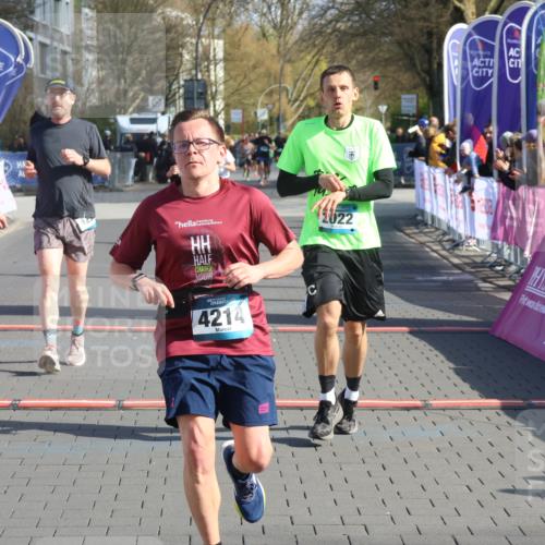12.04.2026 - 45. Internationalen Wilhelmsburger Insellauf Strokosch-Dieckow http://msf.ph/oto/9453707 12.04.2026 10:28:38 Ziel 5473, 4163, 4214, 2022, 4068, 4294, 2851, 5452 meine-sportfotos.de