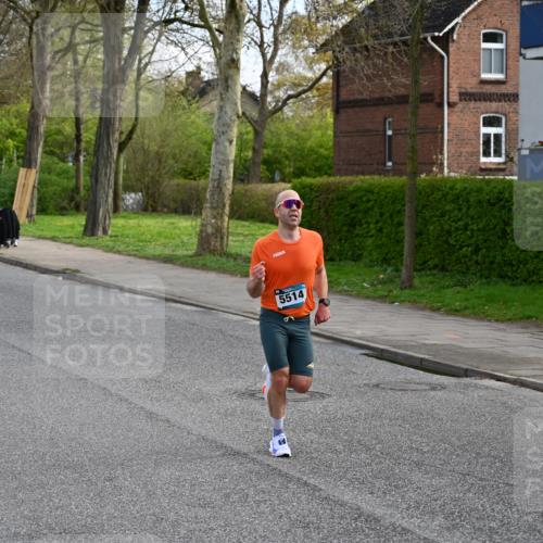 12.04.2026 - 45. Internationalen Wilhelmsburger Insellauf J. Mangold http://msf.ph/oto/9453708 12.04.2026 10:13:30 Ziel 5514, 2119, 3979 meine-sportfotos.de