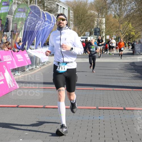 12.04.2026 - 45. Internationalen Wilhelmsburger Insellauf Strokosch-Dieckow http://msf.ph/oto/9453709 12.04.2026 10:40:40 Ziel 2711 meine-sportfotos.de