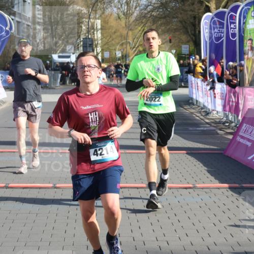 12.04.2026 - 45. Internationalen Wilhelmsburger Insellauf Strokosch-Dieckow http://msf.ph/oto/9453712 12.04.2026 10:28:38 Ziel 5473, 4163, 4214, 2022, 4068, 4294, 2851, 5452 meine-sportfotos.de