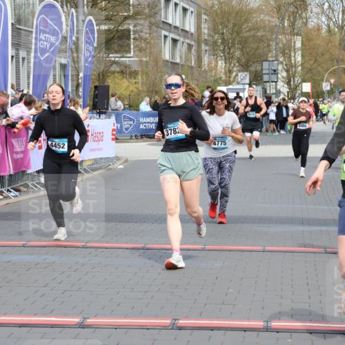 12.04.2026 - 45. Internationalen Wilhelmsburger Insellauf Strokosch-Dieckow http://msf.ph/oto/9453716 12.04.2026 13:06:01 Ziel 5414, 4126, 3782, 3164, 4452, 4775 meine-sportfotos.de