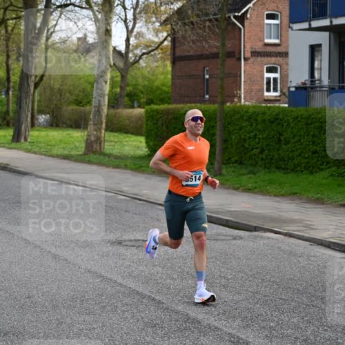 12.04.2026 - 45. Internationalen Wilhelmsburger Insellauf J. Mangold http://msf.ph/oto/9453718 12.04.2026 10:13:31 Ziel 5514, 2119, 3979 meine-sportfotos.de